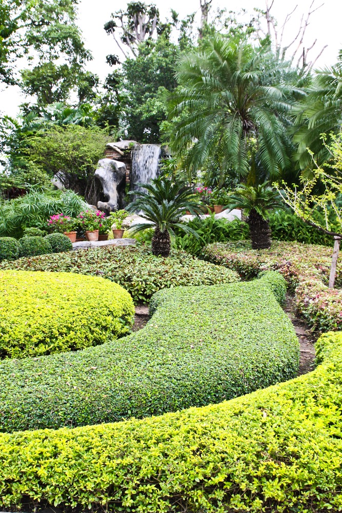 Topiary Shrubs | Topiary Gardens | Garden Gateways Designs